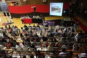 Archivo El Litoral Otras caras en la cabecera. Una de las últimas asambleas de socios en la gestión Lerche. Ahora, el jueves desde las 20, con Vega y Godano en la cabecera, los socios fueron convocados para el famoso tema del Balance del ejercicio cerrado en octubre de 2013 y que nunca fue presentado como exige la AFA.