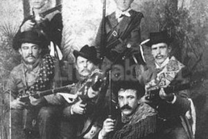 Archivo El Litoral Inmigrantes. Un grupo de rifleros suizos de Esperanza que participó de la revuelta.