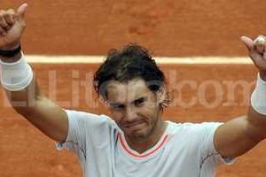 EFE Rafael Nadal festeja al ganar su octavo título de Roland Garrós