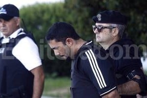 Agencia Dyn. El juez federal bahiense Santiago Martínez dictó la prisión preventiva por supuesto narcotráfico de Juan Ignacio Suris, novio de la vedette Mónica Farro, y ordenó su traslado a un penal de Pigüé.