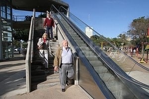 ELLITORAL_74295 |  Mauricio Garín Parada. La escalera también se rompió en agosto de 2012 y en marzo de este año. Luego de la rotura, queda varias semanas fuera de servicio.