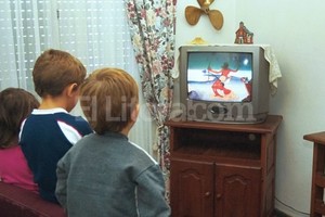 ELLITORAL_94053 |  Salva / Archivo El Litoral La caja boba  es el mote que le pusieron los estudiosos de la comunicación en la década del ´80 a la televisión.