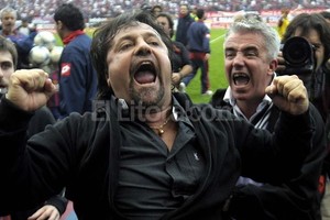 Telam Ricardo Caruso Lombardi es el técnico  de moda  en la Argentina para sacar a equipos comprometidos. Unión lo buscó y pese a que tiene complicaciones y condicionamientos para venir, su nombre todavía sigue en pie.