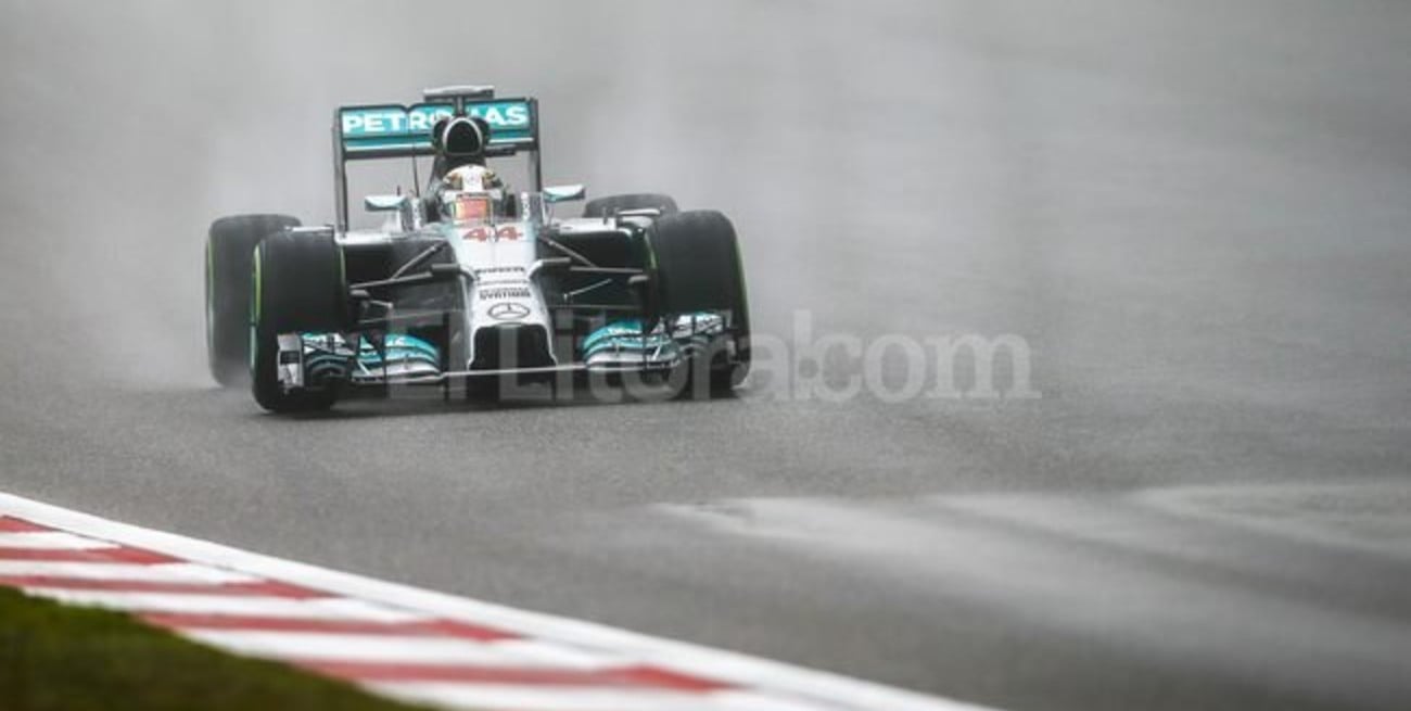 El inglés Hamilton logró en China la tercera "pole" del año