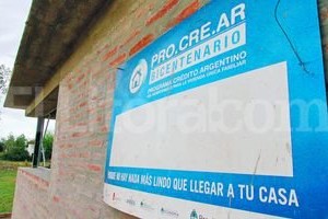 Mauricio Garín. Cumplir el sueño. Porque no hay nada más lindo que llegar a tu casa , dicen los carteles que obligatoriamente hay que colocar en las obras en ejecución.