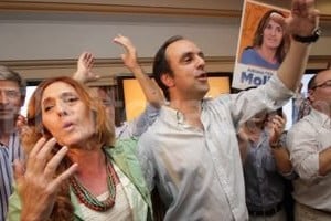 Mauricio Garín La candidata Molina se mostró junto al intendente Corral en los festejos.