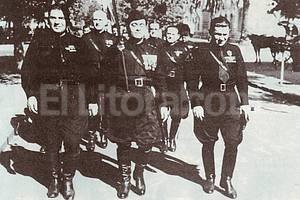 Archivo El Litoral Falangistas desfilan en La Plata en 1930. Estos grupos convergieron en la Alianza Nacionalista y signaron varias décadas con su violencia física e ideológica. foto: del libro 100 años de vida platense, de Ricardo Soler.