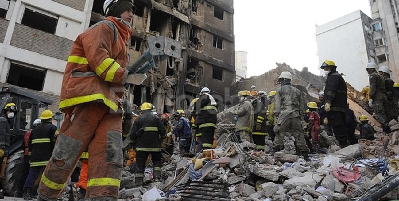 Procesan a 11 personas por la explosión en el edificio de Salta al 2100