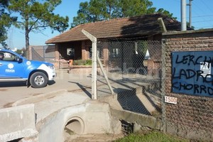 ELLITORAL_95397 | Danilo Chiapello El sosiego del country El Paso se vio alterado esta mañana con la irrupción de la comitiva que fue al domicilio particular del ex presidente de Colón.