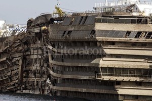 ANGELO CARCONI Vista de una parte del crucero Costa Concordia, que fue enderezado después de un operativo de 19 horas.