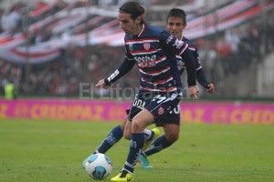 Amancio Alem Dos por cuatro aparece Franzoia con la pelota y asoma Cavallaro. Los dos la rompieron contra River y patentaron auténticos golazos en el arco de Marcelo Barovero. Ahora, Sava insistirá con ponerlos juntos, además de Lizio que puede volver después de las cinco amarillas. La duda pasa por saber quién será el cuarto jinete: si el Morocho Magnín o el uruguayo Alemán.