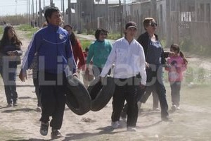 Mauricio Garín Enterados de la decisión, los ocupantes del barrio fueron a cortar avenida Blas Parera.