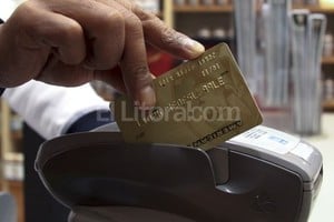 ELLITORAL_65480 |  Archivo Advertencia. El pago con tarjeta es igual al pago de contado, por lo que no se pueden hacer recargos.
