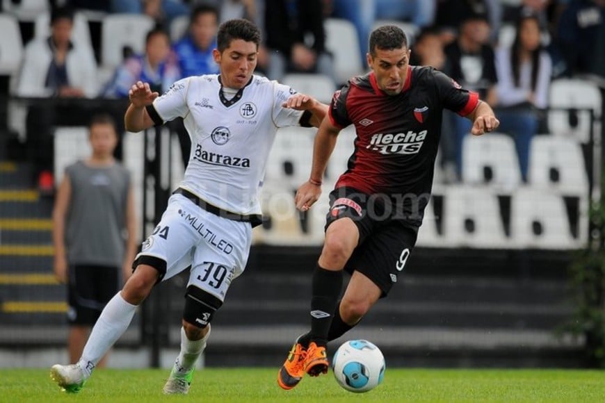 ELLITORAL_84984 |  El Litoral El último sobreviviente. De los nombres  pesados  que tenía el bloque de ataque del plantel sabalero es el único que queda en pie, porque  Tito  Ramírez rescindió el contrato y porque Luciano Leguiozamón vive lesionado (otro que rescindiría). El técnico se la juega poniendo al  Chipi  Darío Gandín en el Carminatti.