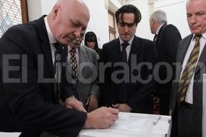 Mauricio Garín El proceso licitatorio para la reconversión de la estación fluvial, que demandará una inversión superior a los 170 millones de dólares, dio hoy un paso trascendental.