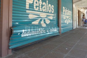 ELLITORAL_85008 | El Litoral. Fotos de esta mañana antes que el local Pétalos fuera arrasado en horas del mediodía.