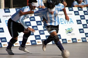 Télam El seleccionado nacional de fútbol para ciegos es bicampeón en su categoría tras obtener el título mayor en 2002 y 2006.