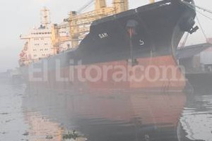 Flavio Raina Desde temprano comenzaron las maniobras y cerca del mediodía el Sam se despidió.