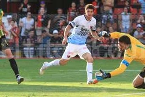 ELLITORAL_118050 |  Mauricio Garín Ya quedó atrás en el tiempo aquel 24 de octubre del año pasado, cuando Colón venció a Aldosivi por 2 a 0 en el Brigadier López. Ese día se dio el último gol de jugada de un delantero. Fue Alario.