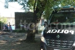 ELLITORAL_117423 |  Danilo Chiapello Investigadores de la sección Homicidios y peritos de la Policía Científica realizaron trabajos en el lugar del suceso.