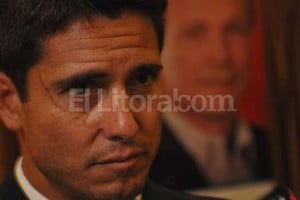 Mauricio Garín Genes. Es nieto del último vicegobernador radical e hijo del también fallecido diputado provincial Eugenio Malaponte. Lleva la marca de la UCR y de un vidrio que cabeceé a los dos años .