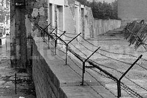 ELLITORAL_108146 |  DPA División. Kilómetros de muro seccionaron a la capital de Alemania y separaron a las familias durante décadas.