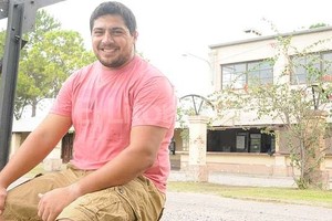 Luis Cetraro Su hogar. Para superar el momento que un deportista nunca quiere afrontar, Maxi Bustos buscó rodearse de lo que más quiere: Su familia y el club Universitario.