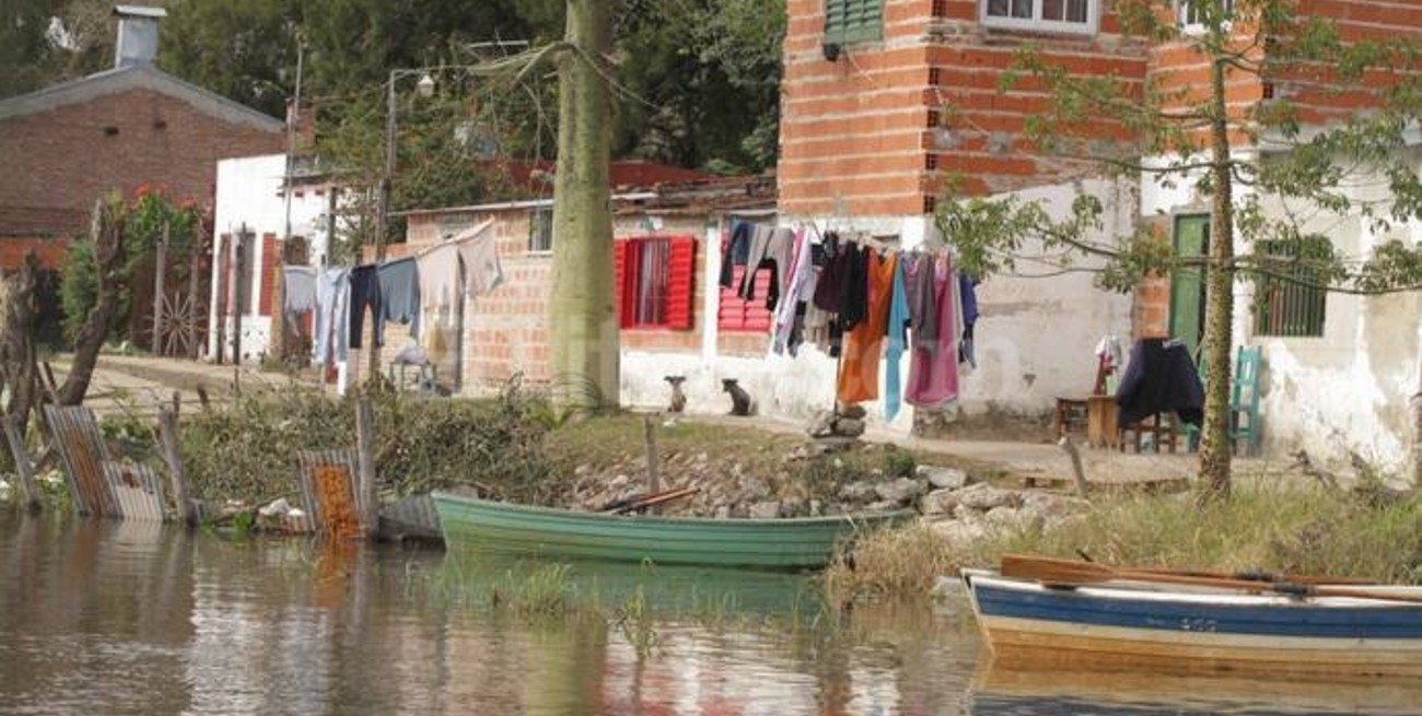 La Vuelta del Paraguayo: pese a la crecida, más de la mitad del barrio habita en su casa