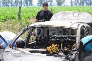 Gentileza La Voz de San Justo. El vehículo apareció en un camino rural que linda con un basural, a unos 5 km de la localidad de Frontera.