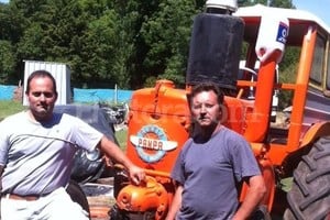 Gentileza Franco Grill Leonardo Braem y Franco Grill junto a la unidad que los llevará a aventurarse por las rutas argentinas.