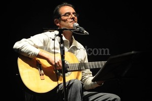 Gentileza Roxana Rainoldi El Disco I incluye nuevas versiones de canciones de la década de 1980; mientras que el Disco II consta de canciones inéditas.