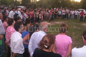 Agencia Reconquista Terminada la misa, todos los presentes se trasladaron en silencio, rememorando las marchas que se hicieron en su oportunidad bajo el eslogan Justicia por Carmen .