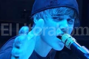 ELLITORAL_120630 |  Archivo El Litoral. El cantande deja una estela de escándalo en sus giras. La agresión contra el fotógrafo ocurrió en 2013.