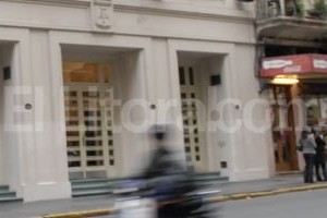 Archivo El Litoral El Fútbol para Todos nació en 2009 cuando el entonces presidente de AFA, Julio Grondona, rompió la relación contractual que existía con una empresa privada que se dedicaba a transmitir los partidos de fútbol.