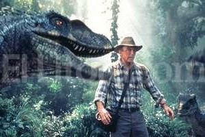 Archivo El Litoral. Sam Neill enfrenta a los velocirraptors en la tercera parte de la saga, estrenada en 2001 y dirigida por Joe Johnston.