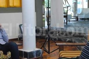 ELLITORAL_122252 |  Daniel Ponce En la intimidad del Hostal Parque Casic, en Sunchales, una charla que se prolongó más de una hora, con el  Gringo  Andrés Pelussi como testigo. El referente de ese Libertad de Sunchales campeón de la Liga Nacional con Lamas como DT tiene un profundo respeto por el Padre de la Generación Dorada.  Como entrenador, un crack; como persona, Lamas es un tipazo , confió Pelussi a este diario.