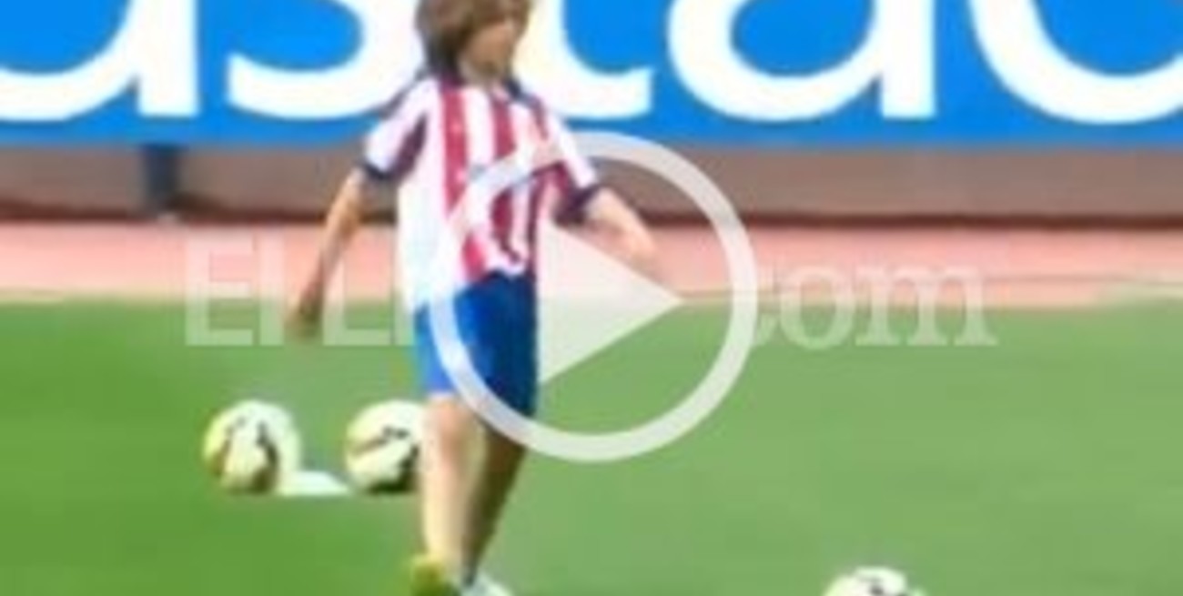 Las travesuras del hijo del "Cholo" Simeone en los entrenamientos del Atlético Madrid