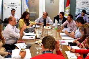Gentileza Concejo Municipal Reunión. La secretaria de Hacienda municipal, María Belén Etchevarría, brindó detalles de la proyección presupuestaria y recabó las dudas de la oposición.