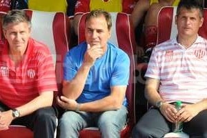 ELLITORAL_113384 | Luis Cetraro ¿Para qué cambiar? El profe Lisanti explicó cómo prepara el plantel, de acuerdo al modelo de juego que quiere, desde lo táctico, el director técnico