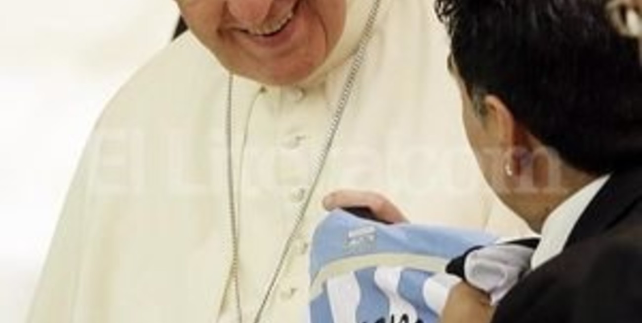 El papa Francisco con Maradona