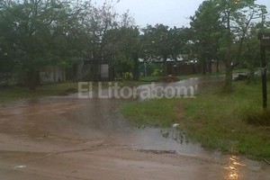 ELLITORAL_117012 |  El Litoral Saturadas. En distintos tramos de Colastiné Norte, las calles están muy inundadas.