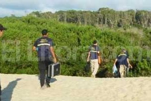 ELLITORAL_120440 |  Agencia Uno de los operativos policiales en las playas uruguayas durante el verano en búsqueda de elementos que ayuden a aclarar la muerte de Lola