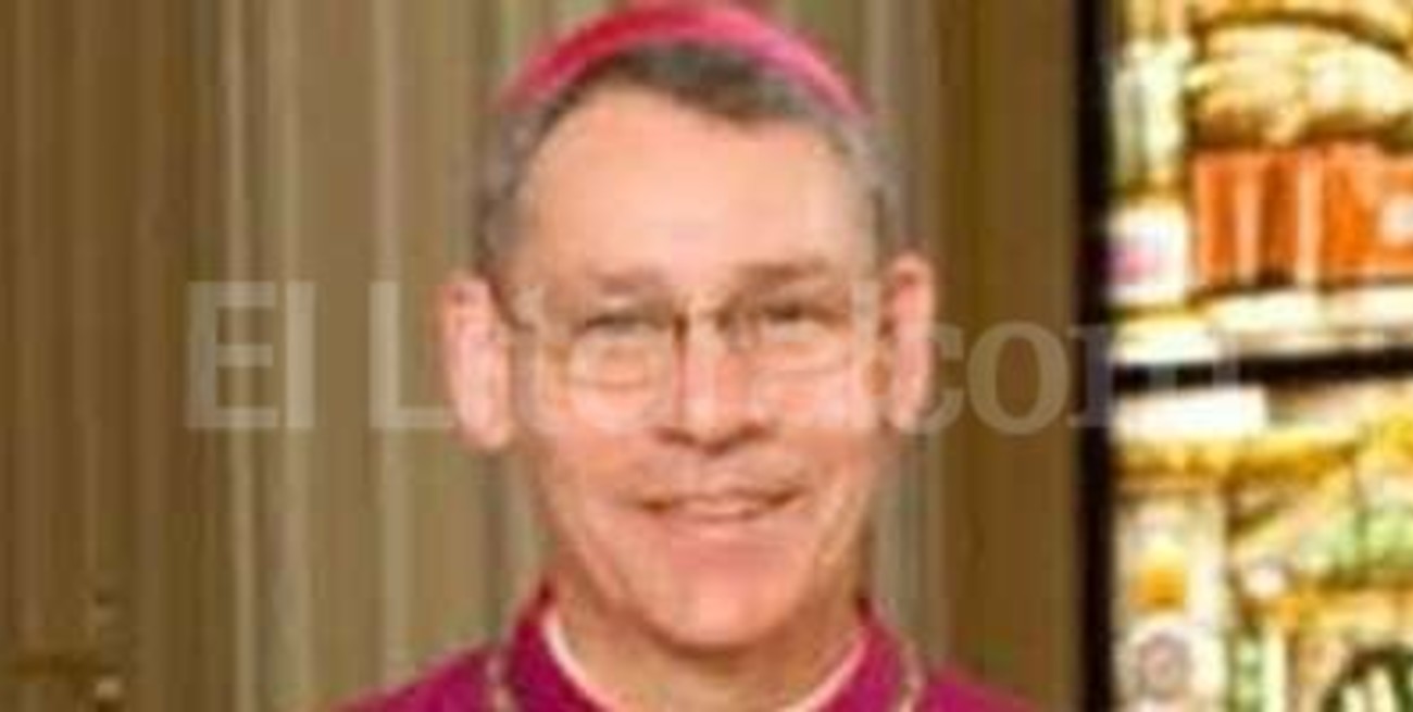 El papa acepta cese de obispo de Kansas ya condenado por ocultar abuso 