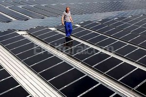 ELLITORAL_101206 | Archivo El Litoral Paneles. En las próximas semanas, el gobierno licitará la central fotovoltaica de San Lorenzo, que estará cerca de la autopista.