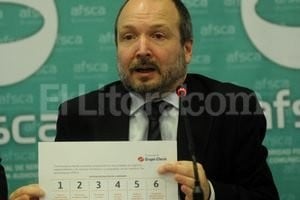 ELLITORAL_105921 | Martín Sabbatella, en la conferencia de prensa brindada ayer. Por su parte, Clarín dio a conocer un comunicado en el que adelantó que una resolución como la que tomó la AFSCA iba a recurrir a todas las instancias que correspondan para resguardar sus derechos y el cumplimiento del plan de adecuación aprobado .