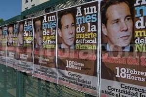 ELLITORAL_115304 |  DyN Los afiches corresponden a la convocatoria similiar que se realizó en Buenos Aires.