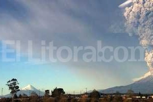 ELLITORAL_121946 |  Télam Imágenes que muestran al volcán chileno