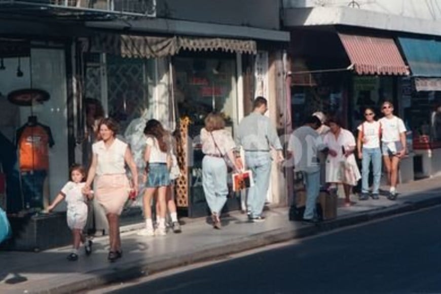 ELLITORAL_108089 |  archivo LOS COMERCIOS minoristas registran una disminución en sus ventas desde hace diez meses. Fechas especiales, como el Día de la Madre, no alcanzaron para revertir la tendencia.