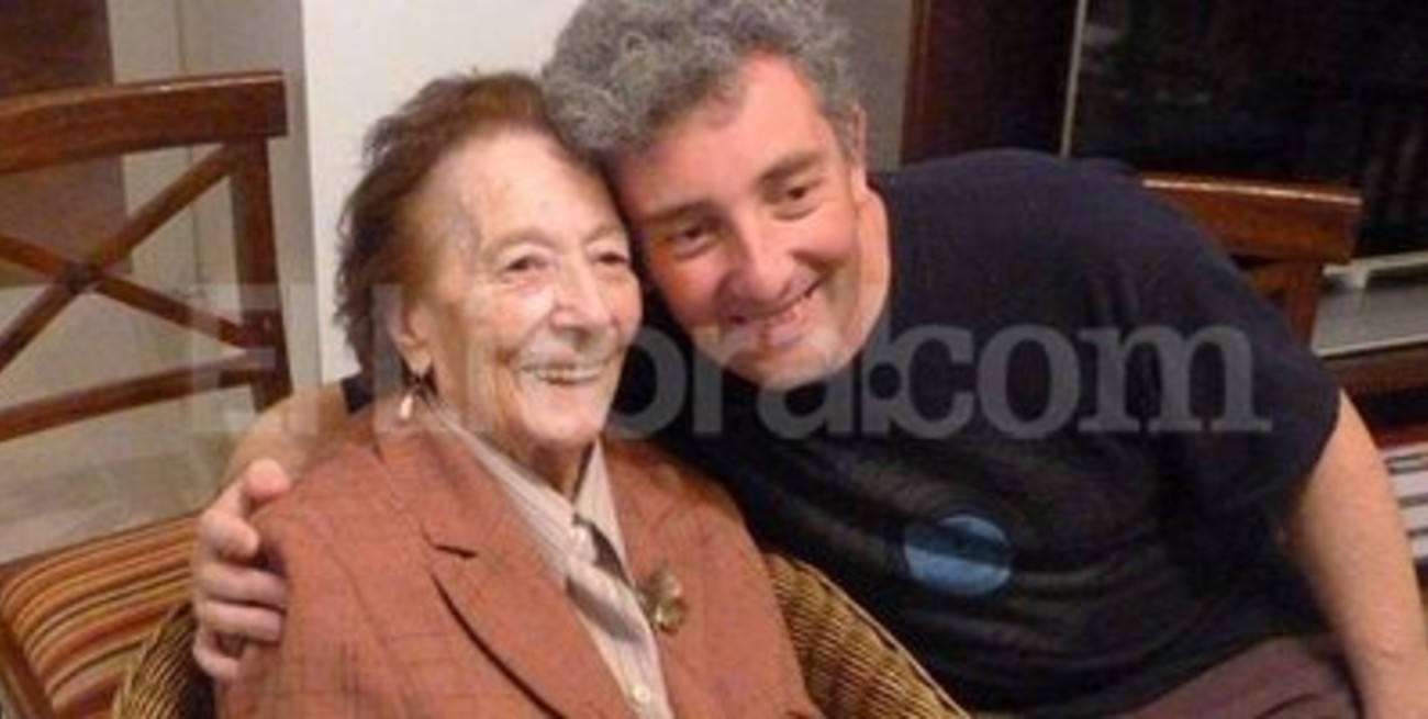 El nieto de Carlotto publicó en Twitter una foto con la abuela paterna