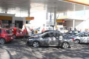 ELLITORAL_119694 |  Guillermo Di Salvatore Es de esperar que las estaciones de servicio tengan hoy más actividad que lo habitual como consecuencia del paro en el transporte de pasajeros.